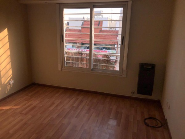 3 Amb Tipo Casa al Frente en Duplex c/Patio, Lavad, Parrilla. (7 Años Antig.) IMPECABLE