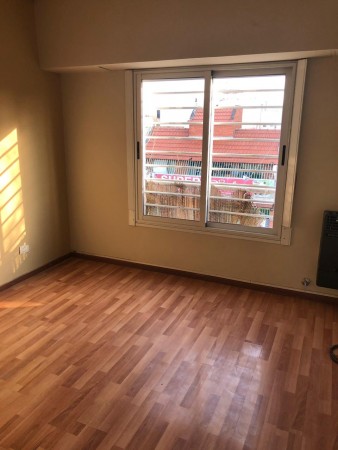 3 Amb Tipo Casa al Frente en Duplex c/Patio, Lavad, Parrilla. (7 Años Antig.) IMPECABLE