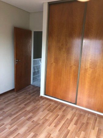 3 Amb Tipo Casa al Frente en Duplex c/Patio, Lavad, Parrilla. (7 Años Antig.) IMPECABLE