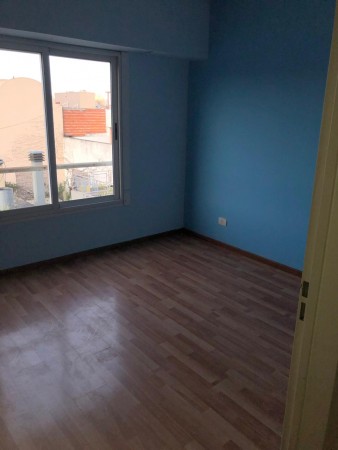 3 Amb Tipo Casa al Frente en Duplex c/Patio, Lavad, Parrilla. (7 Años Antig.) IMPECABLE