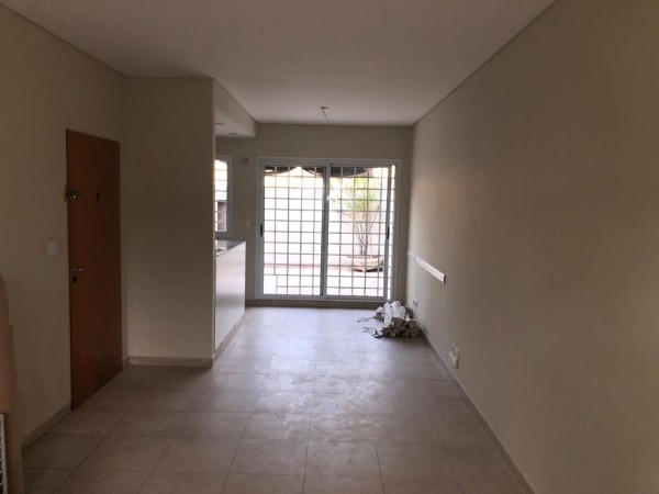 3 Amb Tipo Casa al Frente en Duplex c/Patio, Lavad, Parrilla. (7 Años Antig.) IMPECABLE