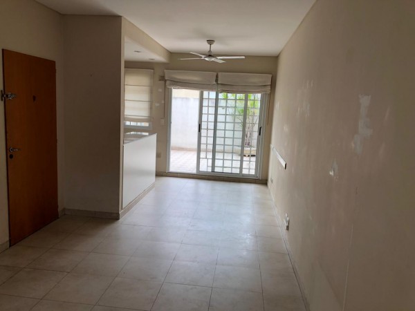 3 Amb Tipo Casa al Frente en Duplex c/Patio, Lavad, Parrilla. (7 Años Antig.) IMPECABLE