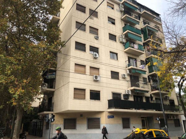 3 Amb.Tdo Frente edif.Esquina, Hermoso c/Balcon Fte..Excel. Ubicacion 1 Cuadra Centro Comercial Cuenca