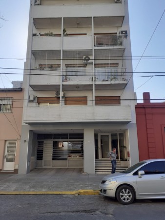 3 Amb amplios c/COCHERA, "Semi-Piso" Balcon Corrido.Excel, Ubicacion a mts Av. Cabildo