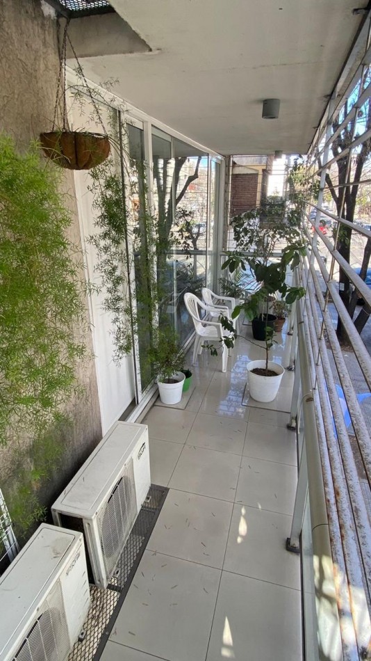 Hermoso departamento 2 ambientes a la calle, con detalles de calidad, gran balcon y luz